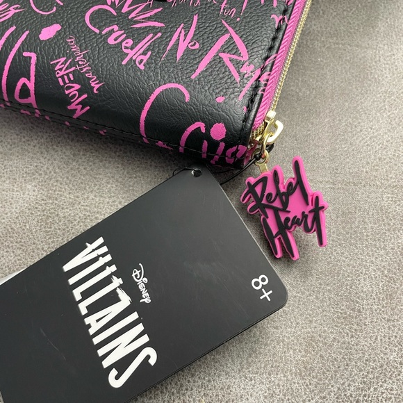 NWT Loungefly Villains cruella graffiti mini backpack - Picture 12 of 16